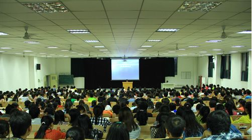 我院举行钓鱼岛形势报告会